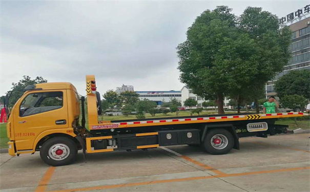 荣昌定远24小时拖车救援电话号码，定远道路救援公司怎么收费的